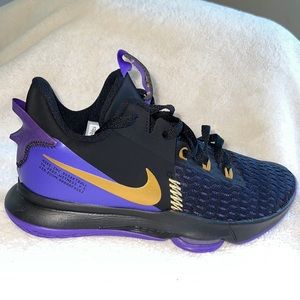 NIKE LEBRON WITNESS V5 LAKERS. MEN’S 9.5 NEW!!!